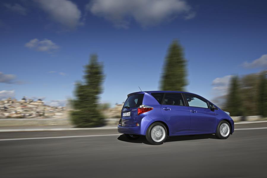  Toyota Verso-S 2010 года  (фото 94 из 109)